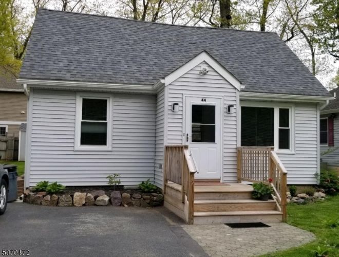 Primary Photo - 44 E Shore Rd
