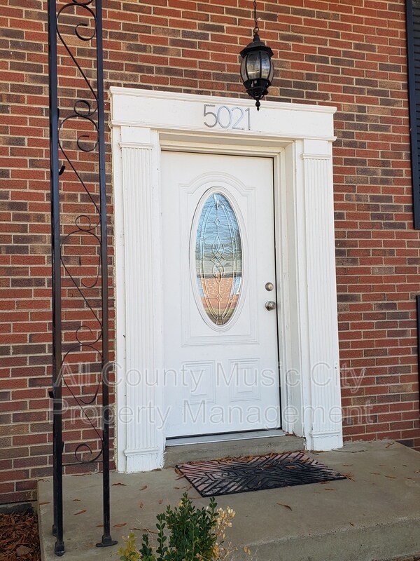 Building Photo - 5021 Bonnameade Dr