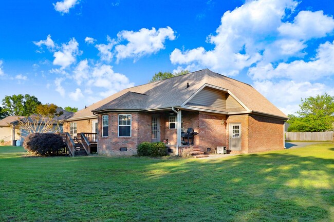 Foto del edificio - Spacious BRICK HOME in Goldsboro - 3 BR, 2...