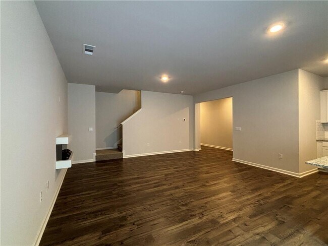 Foto del edificio - 472 Stoneybrook Dr