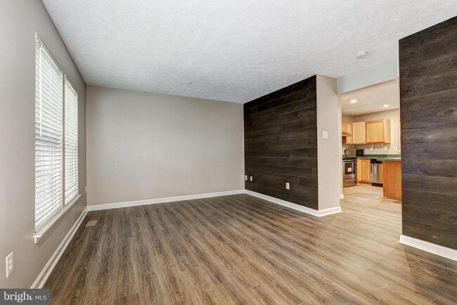 Building Photo - 9306 Vanguard Ct