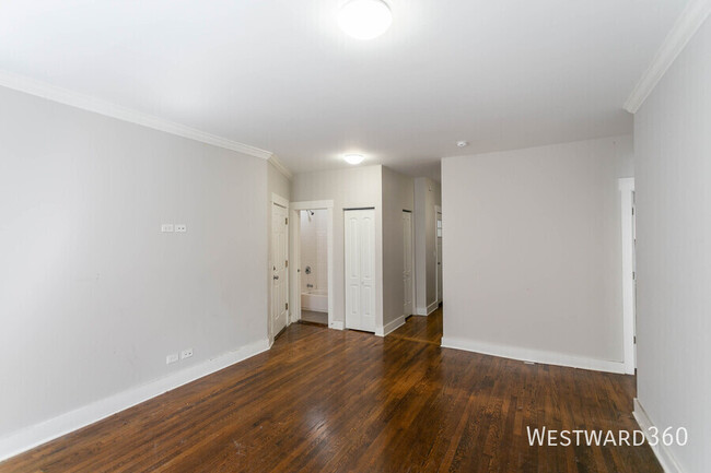 Foto del edificio - 1662.5 W Farwell Ave