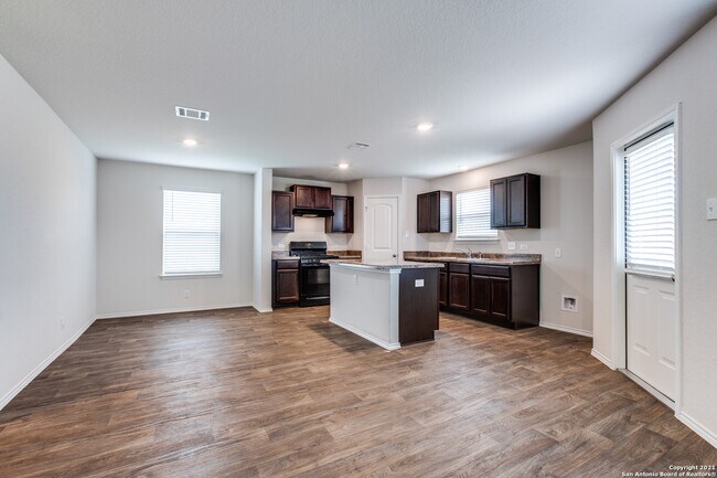 Foto del edificio - 4106 Winterfell Pass