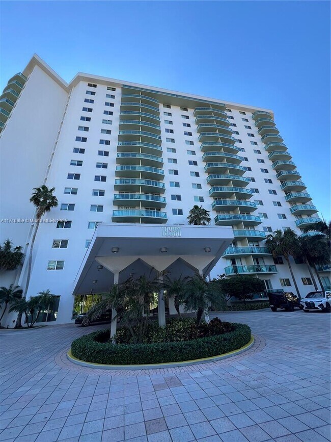 Foto del edificio - 19380 Collins Ave