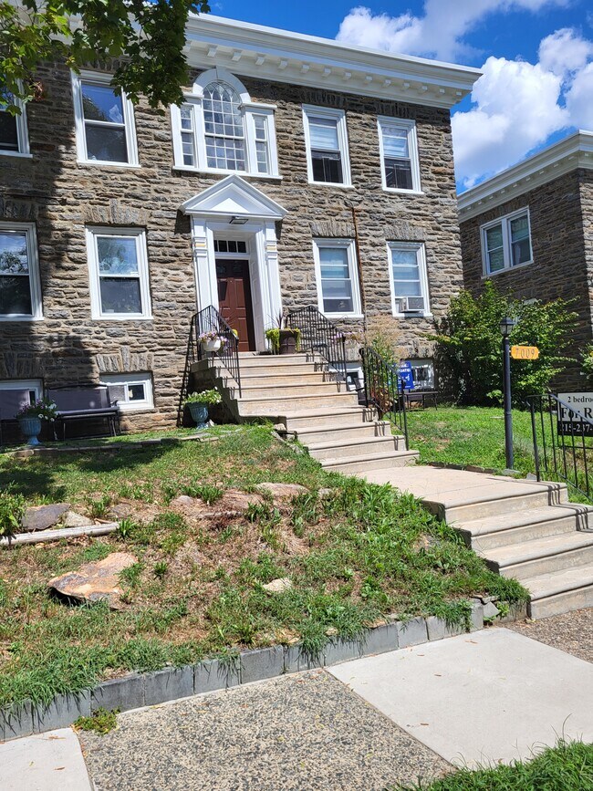 7009 D- McCallum Curbside - 7009 McCallum St