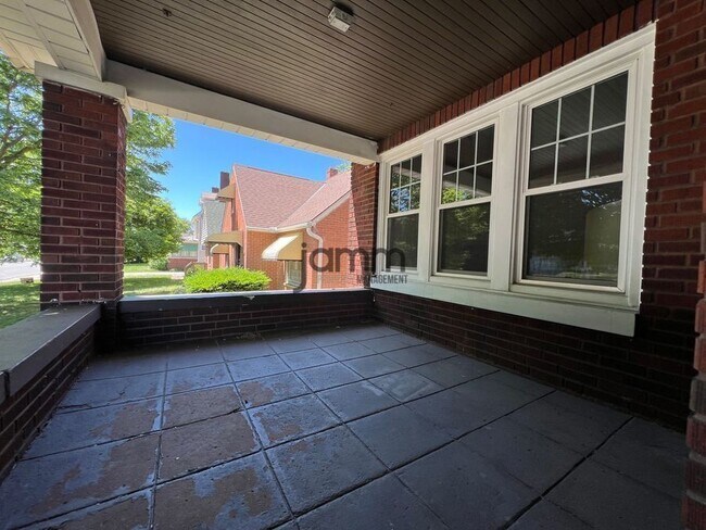 Building Photo - 13103 Cedar Rd