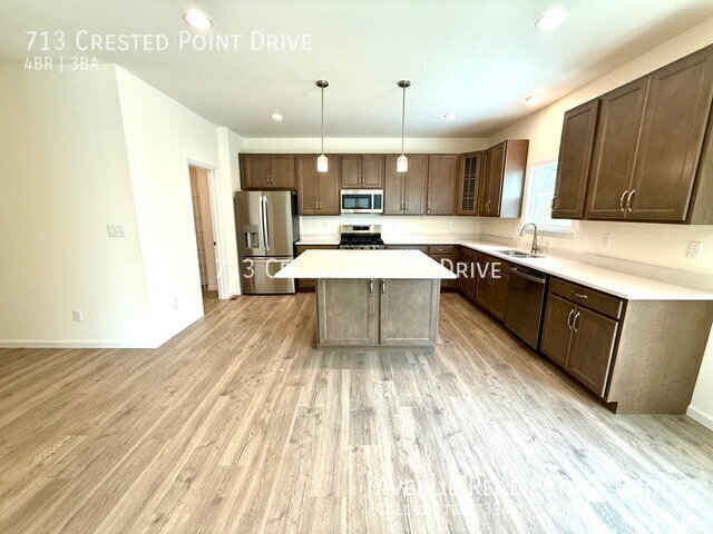 Building Photo - 713 Crested Pt Dr