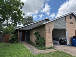 Building Photo - 7214 Lilac Ln
