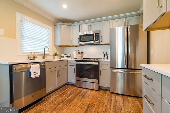 Kitchen - 6421 Bayside Rd