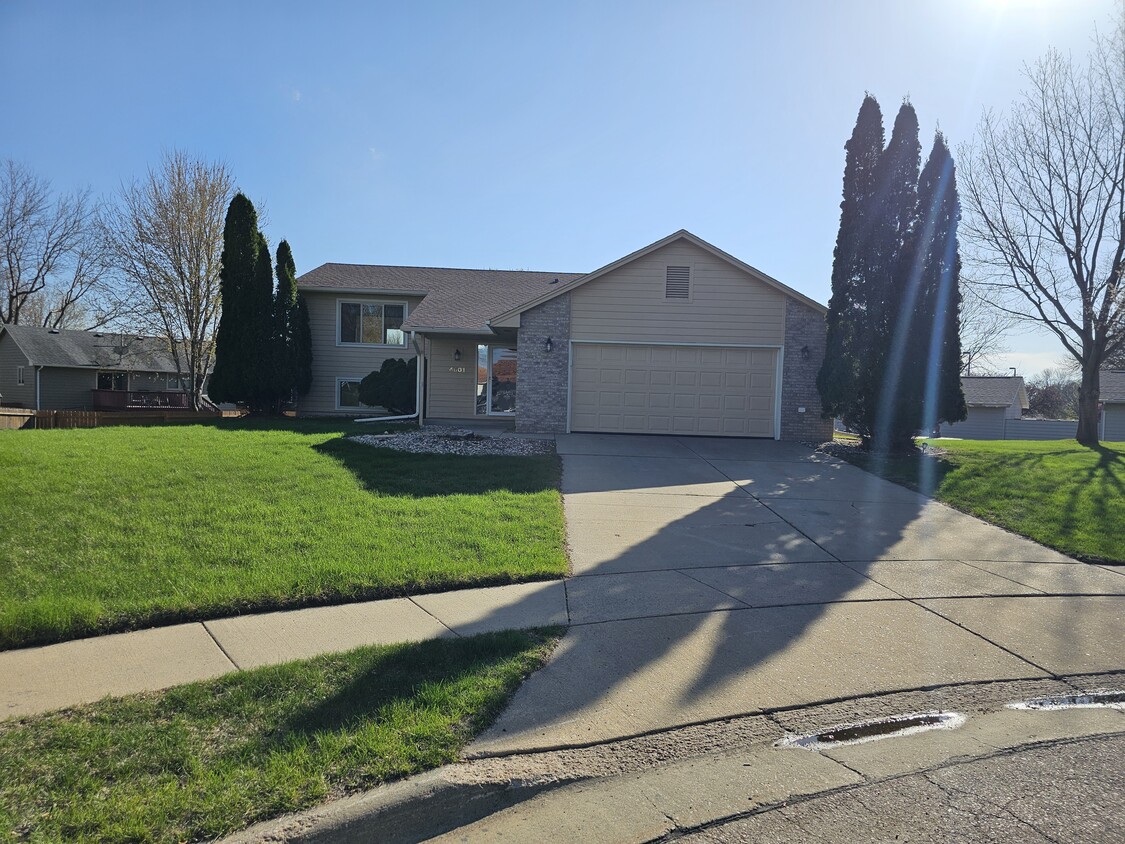 Primary Photo - 4601 E Hanna Cir