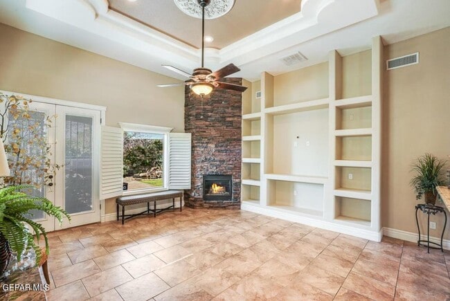 Building Photo - 7425 Gulf Creek Dr