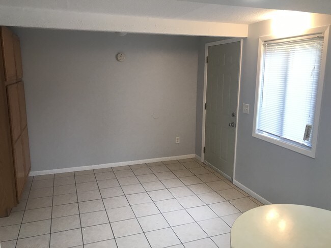 Kitchen - 231 26th Ave NE