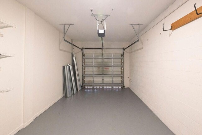 Foto del edificio - 2400 Centergate Dr