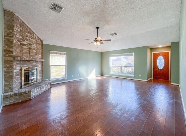 Foto del edificio - 2222 Sentinal Oaks St