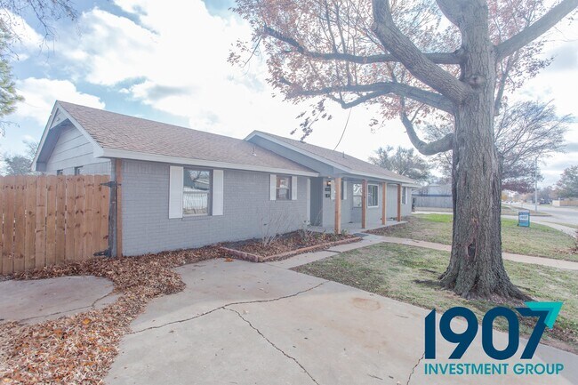 Building Photo - 211 Shiloh Dr