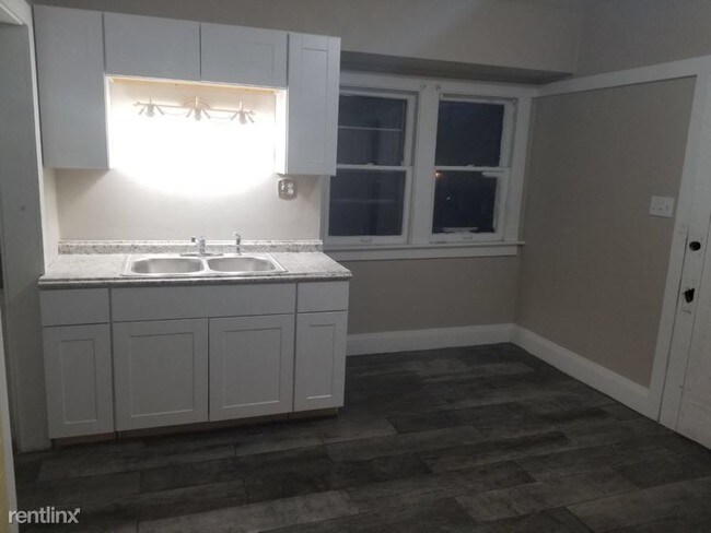 Building Photo - 3 br, 1 bath Apartment - 3021 N 45th Street
