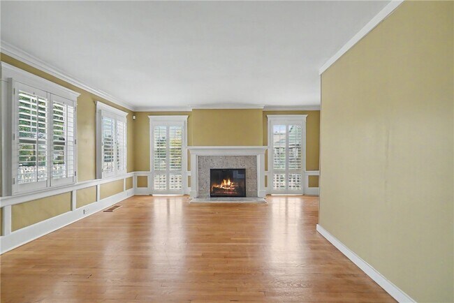 Building Photo - 173 S Meridith Ave