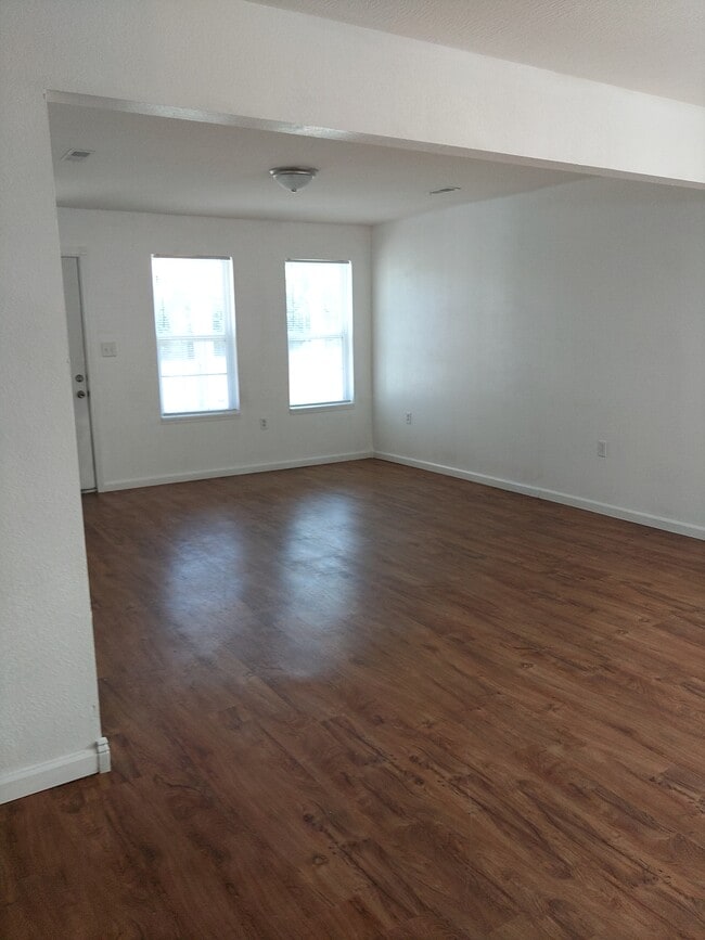 Building Photo - 515 Cherry St