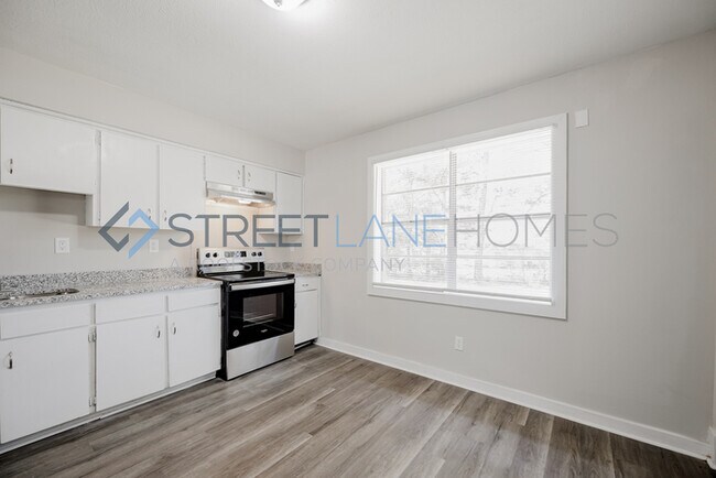 Building Photo - 1805 Westpark Dr