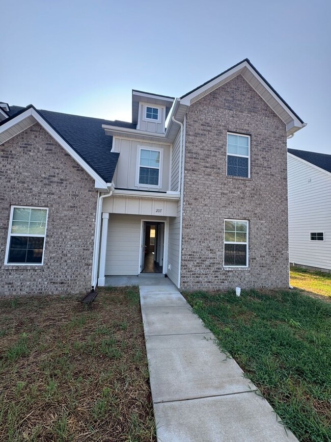 Photo - 207 Mountaindale Drive House