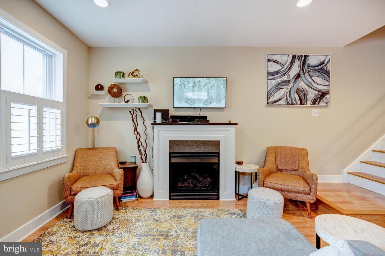 Primary Photo - 134 Catharine St