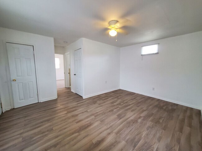 Foto del edificio - 714 Eva Cir