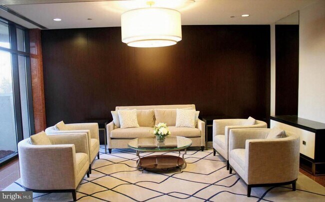 Foto del edificio - 1530 Key Blvd