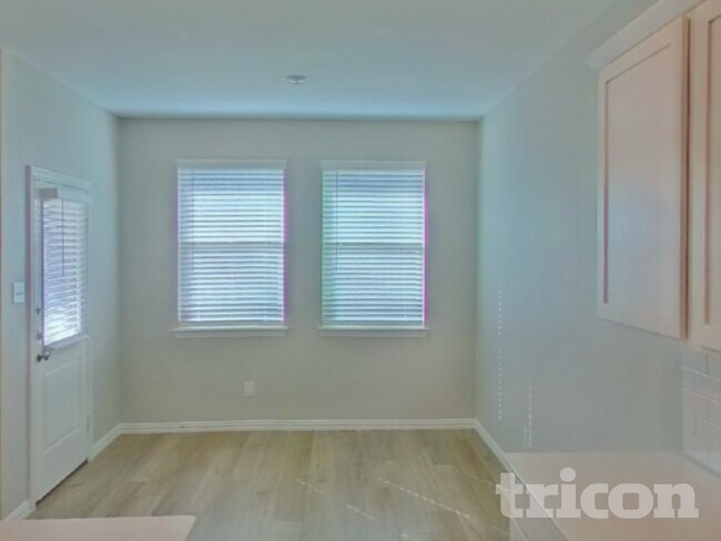 Building Photo - 219 Jenkinson Dr