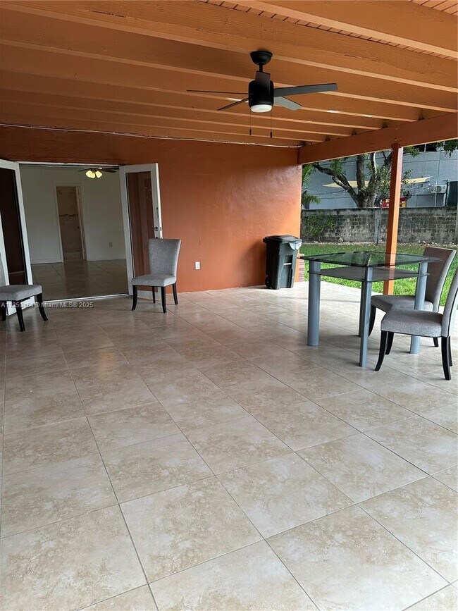 Foto del edificio - 9591 SW 9th Terrace