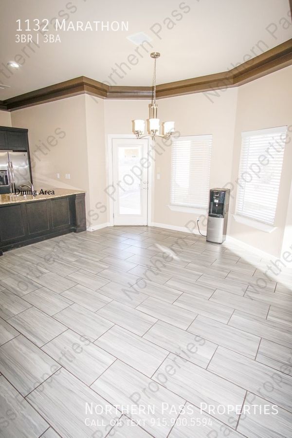 Foto del edificio - Stunning Modern 3 Bedroom Eastside Home!
