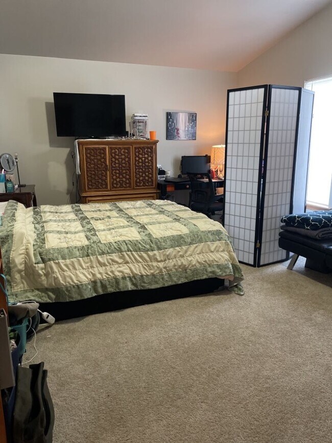 Foto del edificio - 3-bedroom 2-bathroom Home Available June!