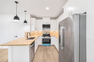 Building Photo - 6809 Fairway Dr