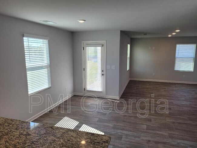 Building Photo - 7206 Winterberry Cir