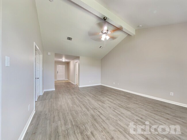 Foto del edificio - 329 Shoshone Ridge Dr