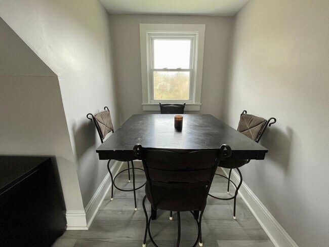 Building Photo - Ariana Duplex