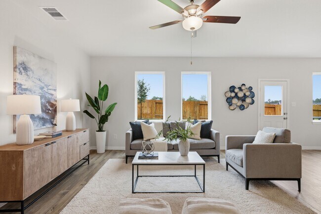 Foto del edificio - 21680 Lotus Elm St