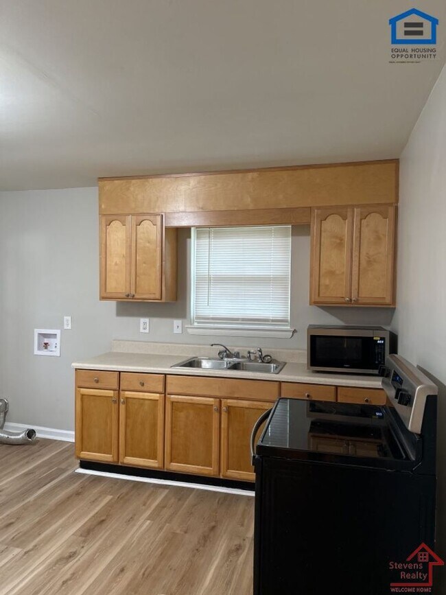 Building Photo - 1231 Helena Dr