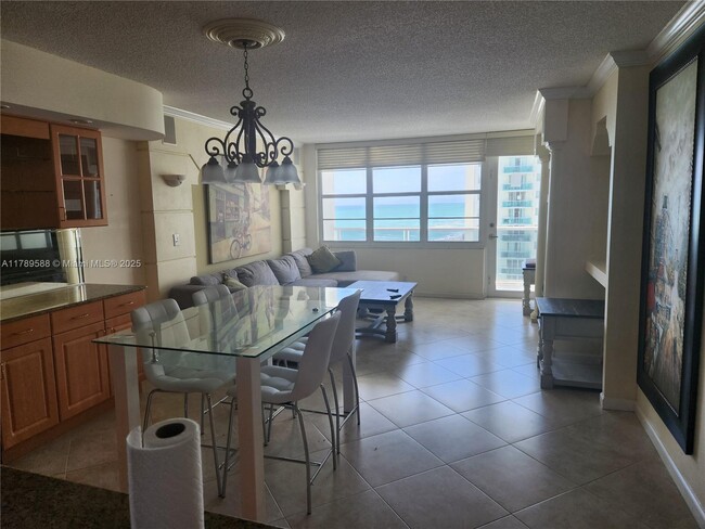 Foto del edificio - 3725 S Ocean Dr