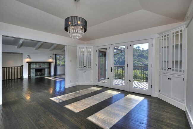 Building Photo - Serene Hope Ranch Craftsmen