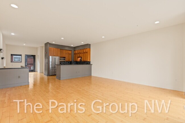 Foto del edificio - Exceptional 2 Story CapHill Condo * 2 Pkg Spaces, EV Charger & Rooftop Views