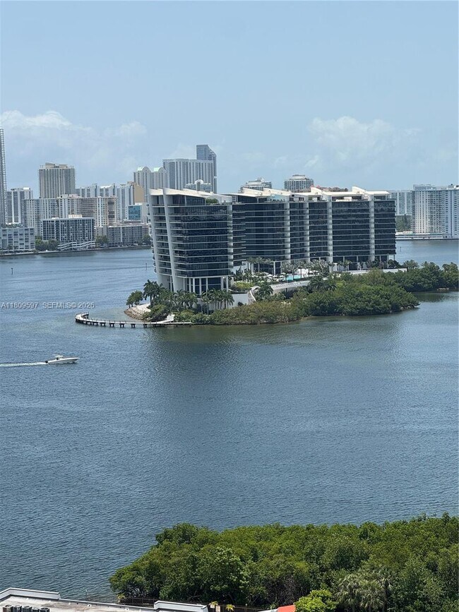 Foto del edificio - 3400 NE 192 St