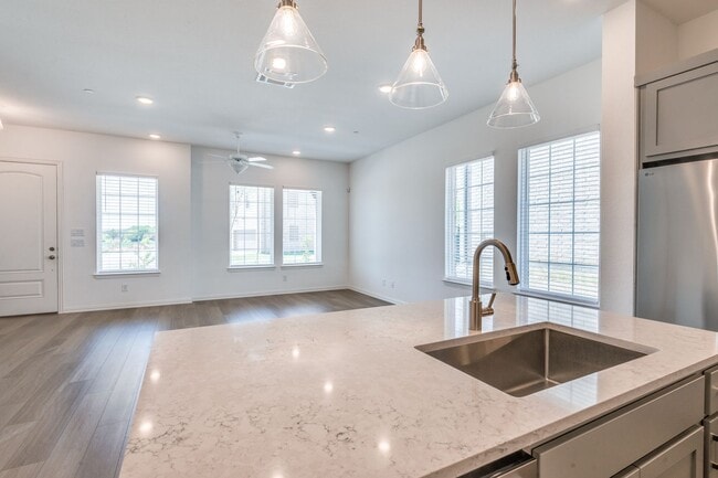 Building Photo - Brand New 3 bd / 2.5 ba Townhouse in Mansf...