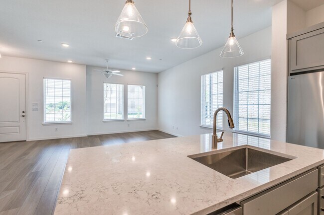 Foto del edificio - Brand New 3 bd / 2.5 ba Townhouse in Mansf...