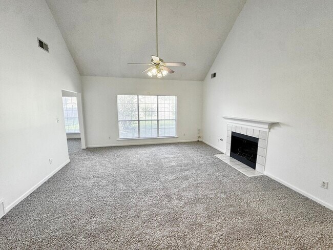 Foto del edificio - 11230 Cashmere Wood Dr