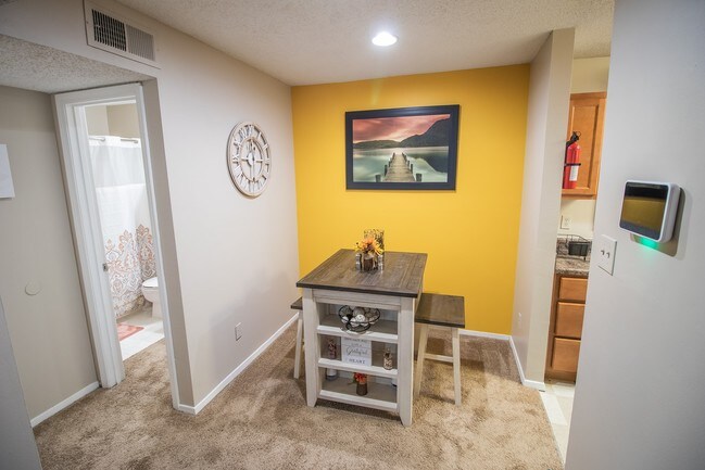 Foto del edificio - 545 South Jefferson Place, Unit #6
