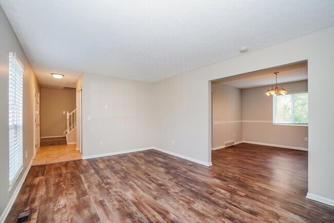 Foto del edificio - 593 Bridgewater Ct