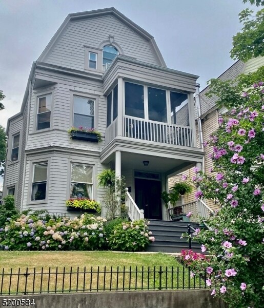 Primary Photo - 194 Hillside Ave