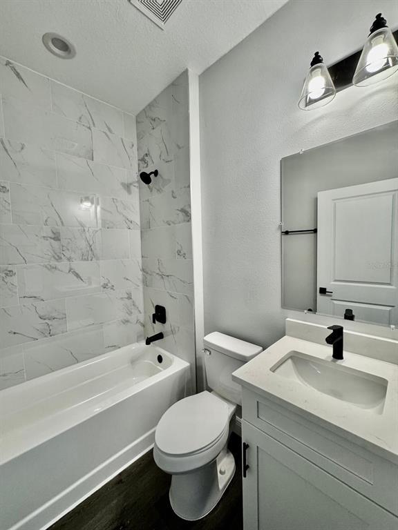 Foto del edificio - 21295 Wynyard Ave