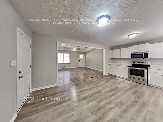 Foto del edificio - 300 E Country Woods Dr