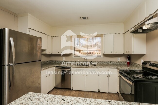 Building Photo - 3025 Charleston Dr